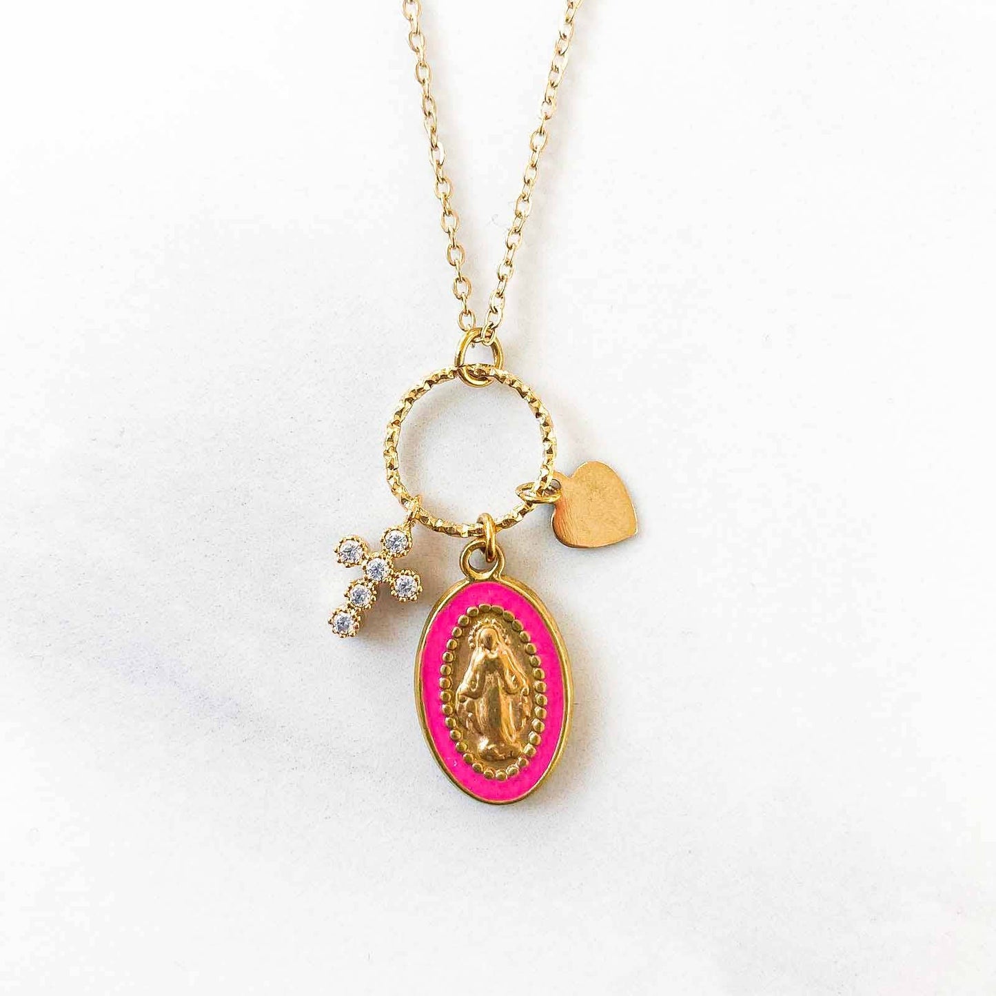 Collier grappe Marie Fushia détail pendentif symbolique beloves