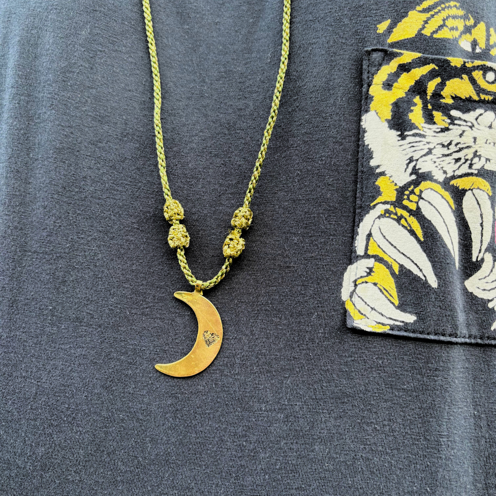 Sautoir grigri lune cœur porté tenue bohème beloves