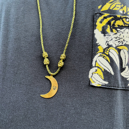 Sautoir grigri lune cœur porté tenue bohème beloves