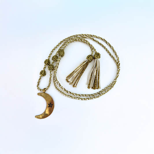 Sautoir grigri lune étoile détail médailles pompons beloves