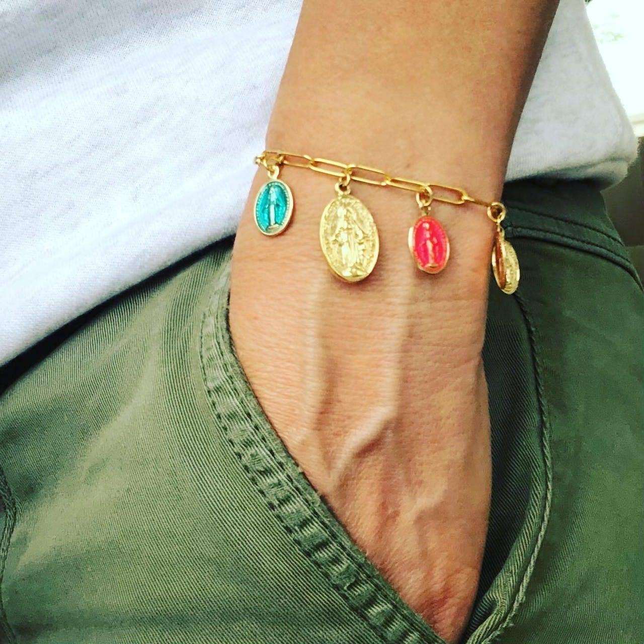 Bracelet Rainbow Mary porté au poignet acier inoxydable beloves