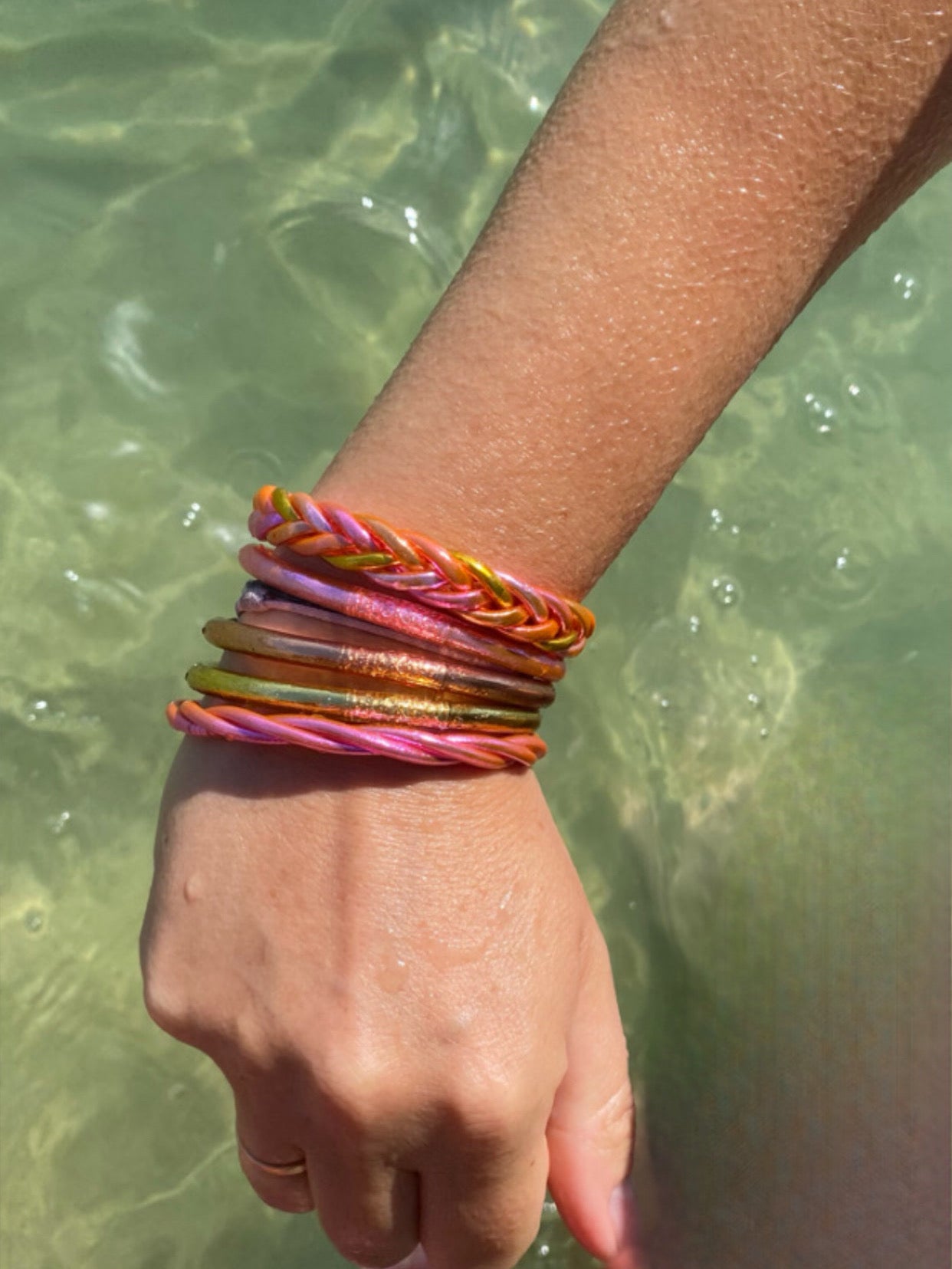 Jonc bouddhiste tressé multi rose corail béni Thaïlande bracelet porte-bonheur