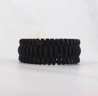 Manchette Noor noire fils lurex soie végétale artisanale beloves