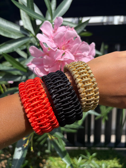 Manchette noor portée poignet tressée main artisanat marocain beloves